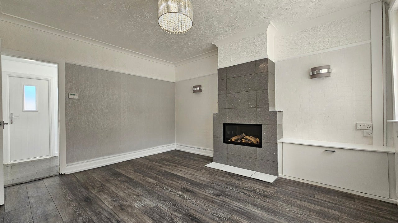 Flat Forfar Road in Liverpool