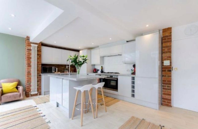 Room Robin Hood Way in Greater London