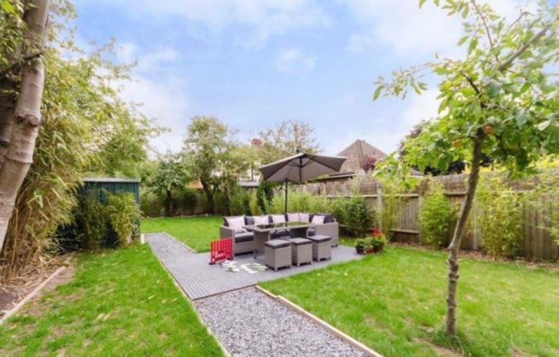 Room Robin Hood Way in Greater London