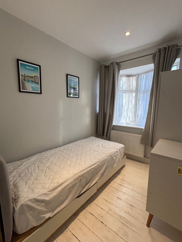 Room Robin Hood Way in Greater London