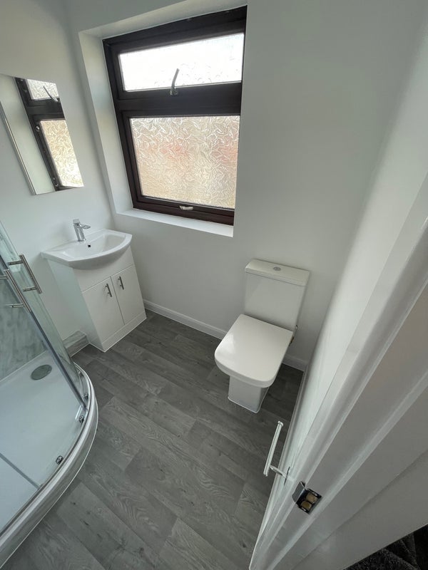 Room Jasmine Avenue in Tameside