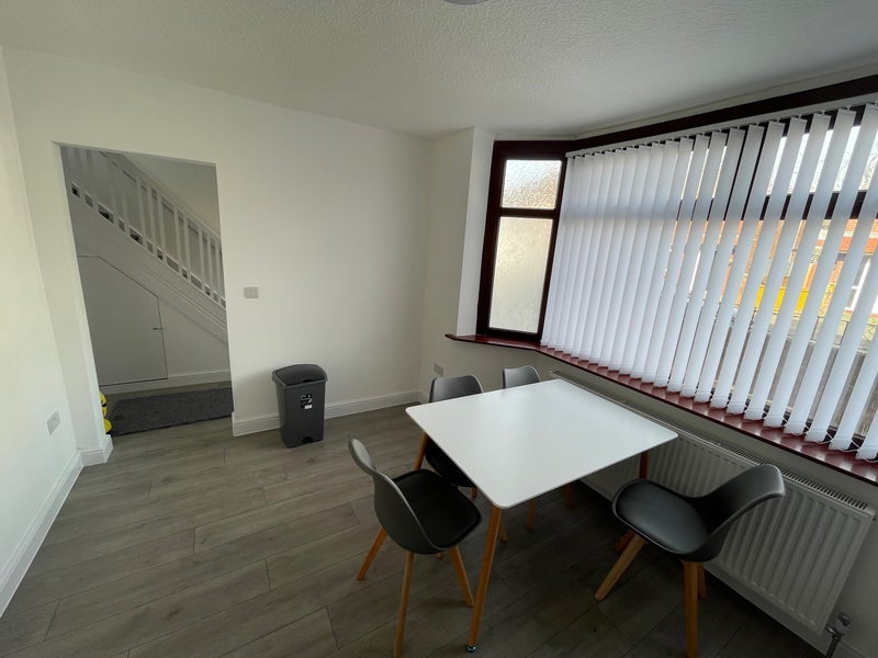 Room Jasmine Avenue in Tameside