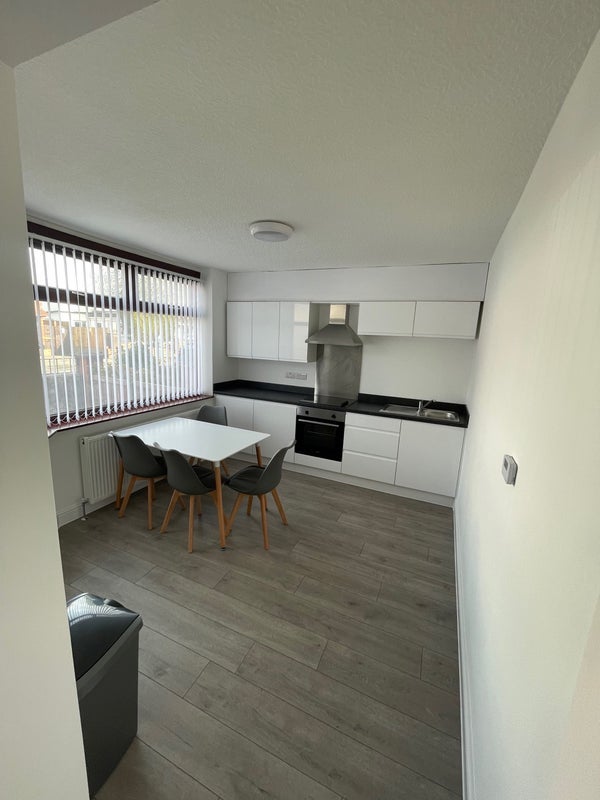 Room Jasmine Avenue in Tameside