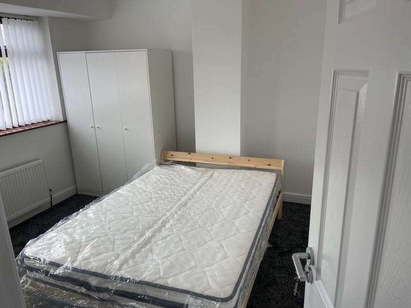 Room Jasmine Avenue in Tameside