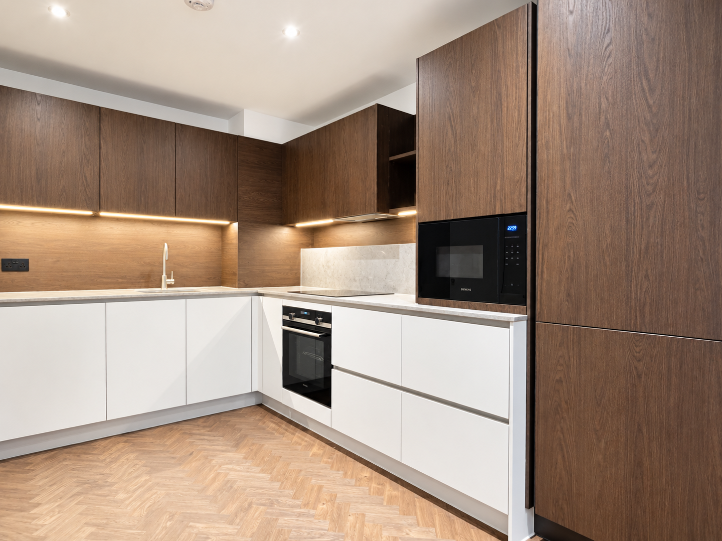 Flat Sandstone Lane in Greater London