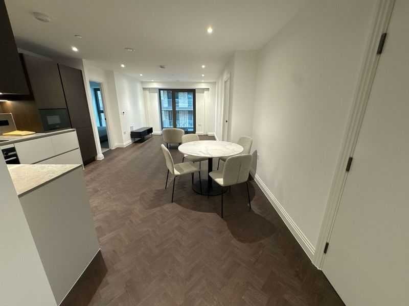 Flat Sandstone Lane in Greater London