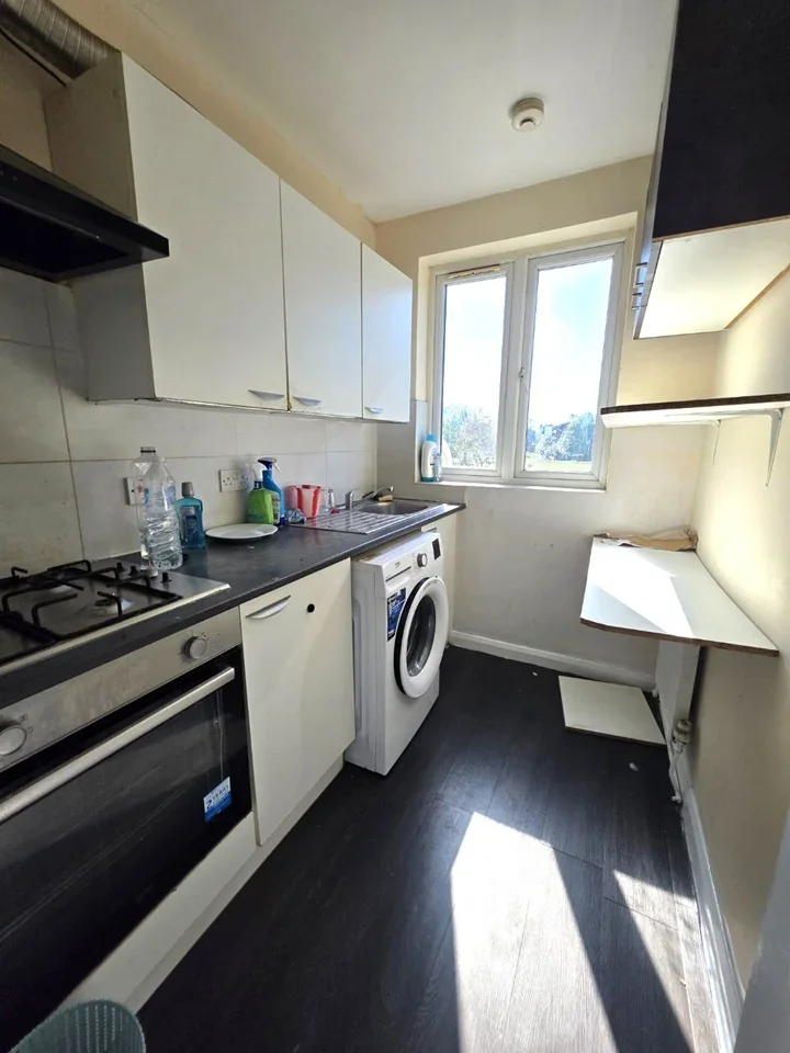 Flat Uxbridge Road in Greater London
