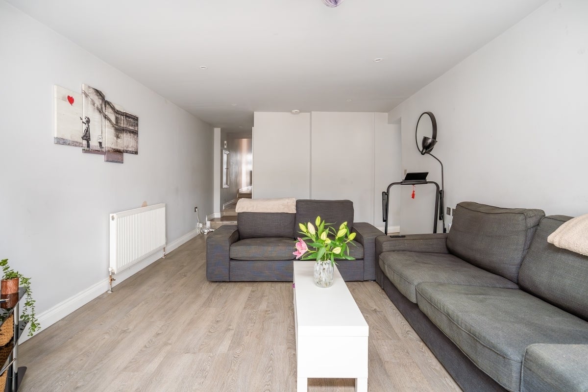 House Kellino Street in Greater London