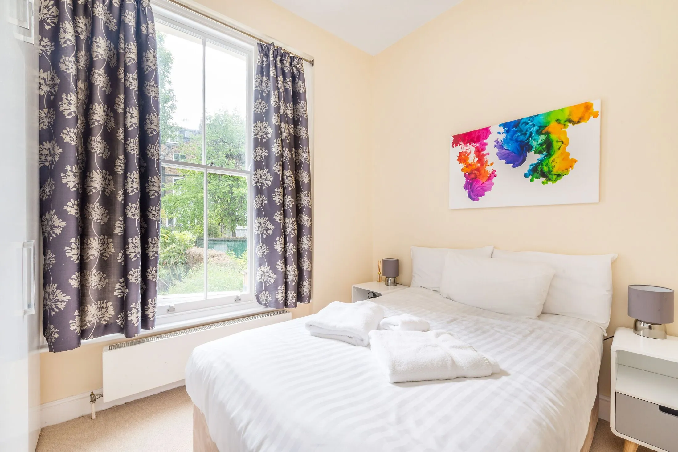 Flat Cornwall Crescent in Greater London