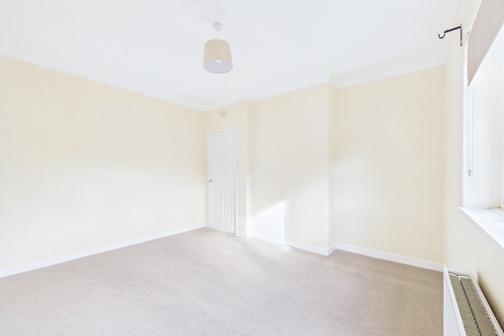 Flat Renfrew Road in Paisley
