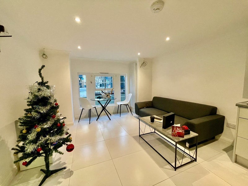 Flat Argyle Road in Greater London