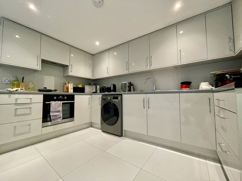 Flat Argyle Road in Greater London