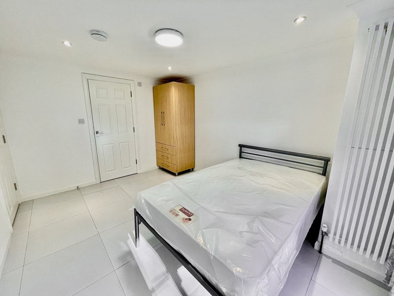Flat Argyle Road in Greater London