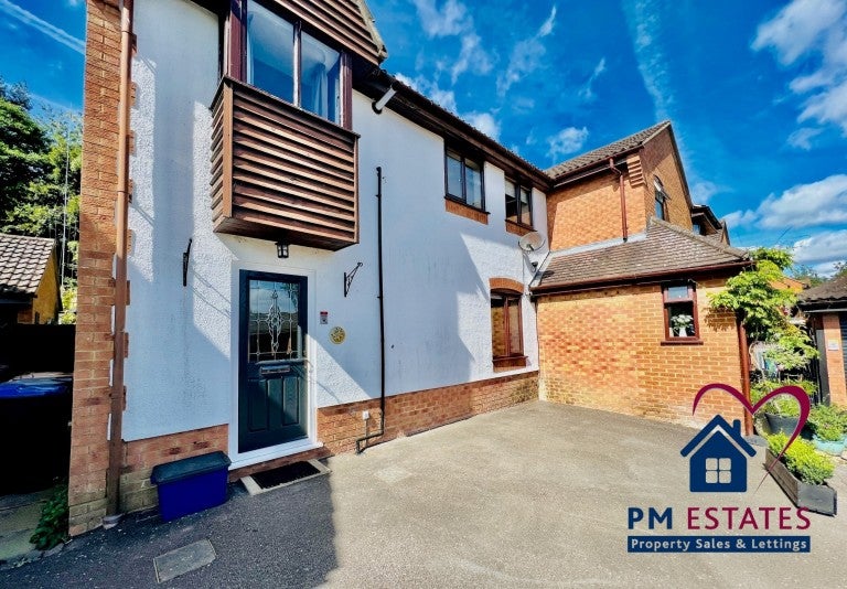 House Ellenborough Close in East Hertfordshire