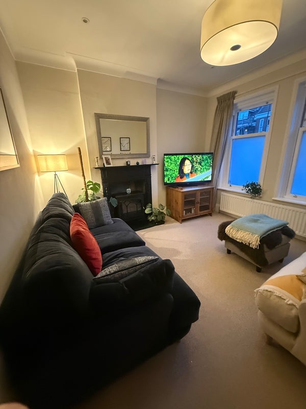 Room Downton Avenue in Greater London