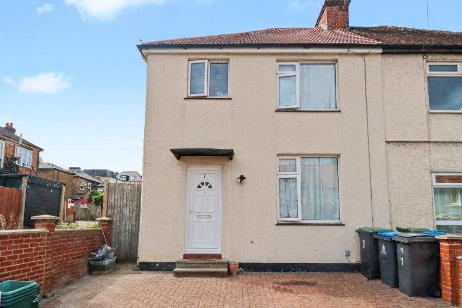 House Ardingley Road in Greater London