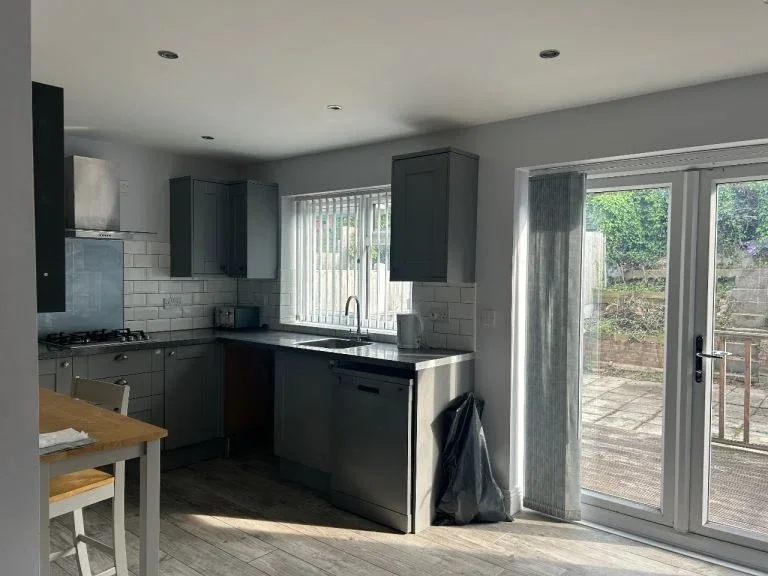Room Burges Road in Greater London