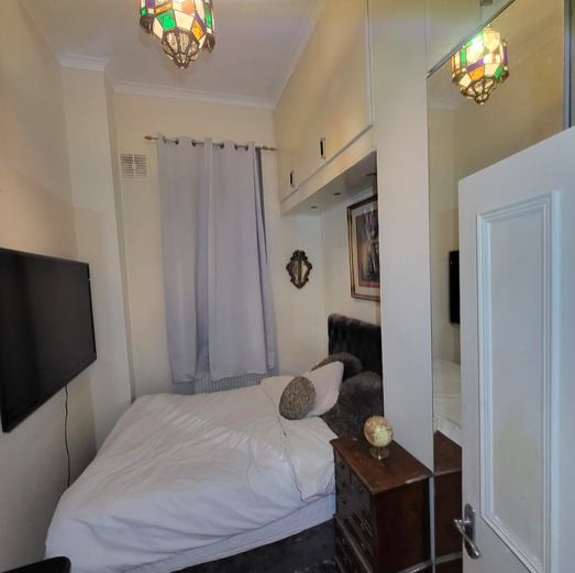Room Finchley Road in Greater London