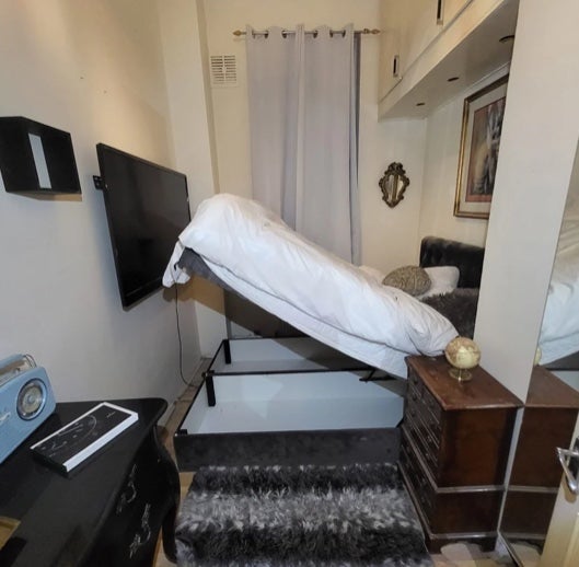 Room Finchley Road in Greater London