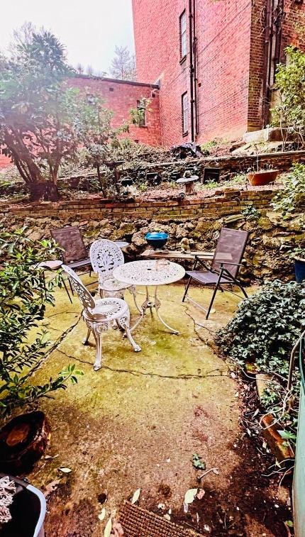 Room Finchley Road in Greater London