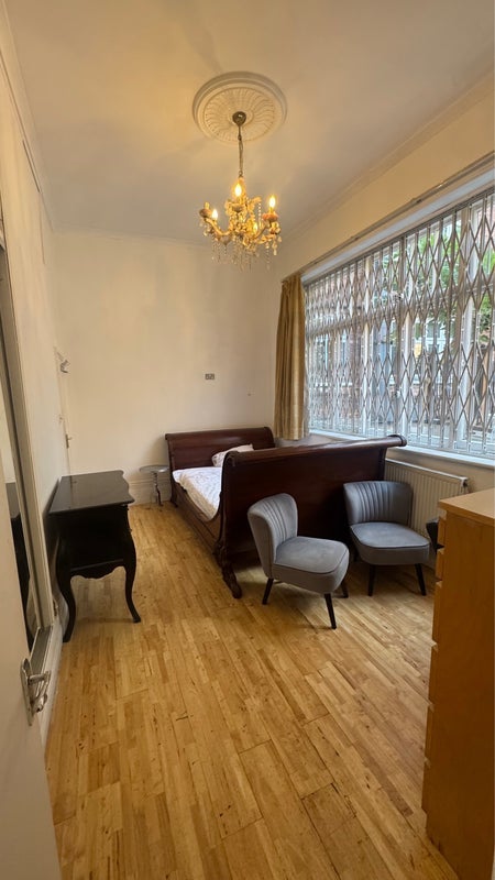 Room Finchley Road in Greater London