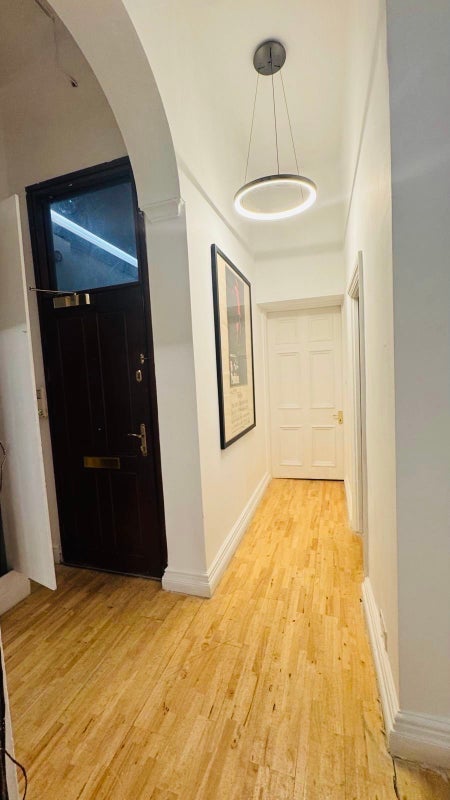 Room Finchley Road in Greater London
