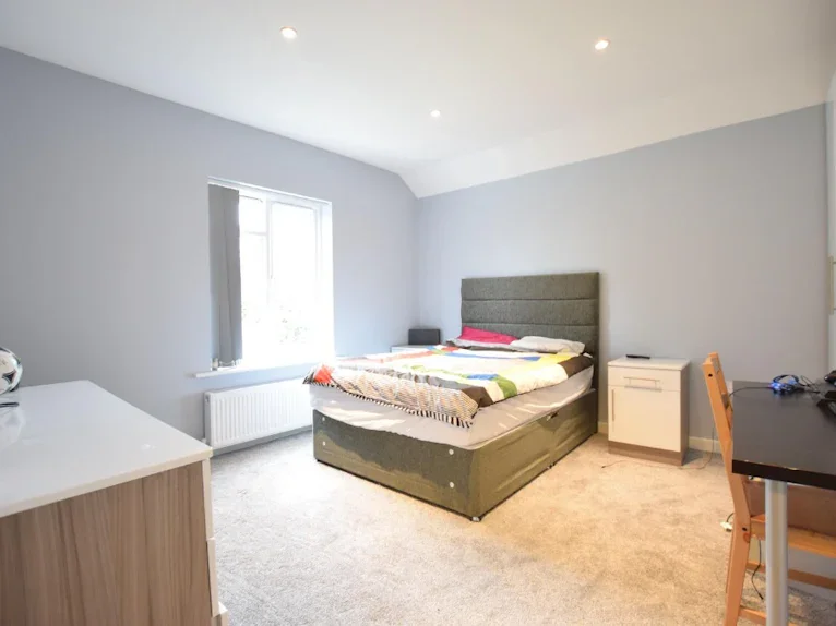 Room Melrose Avenue in Reading