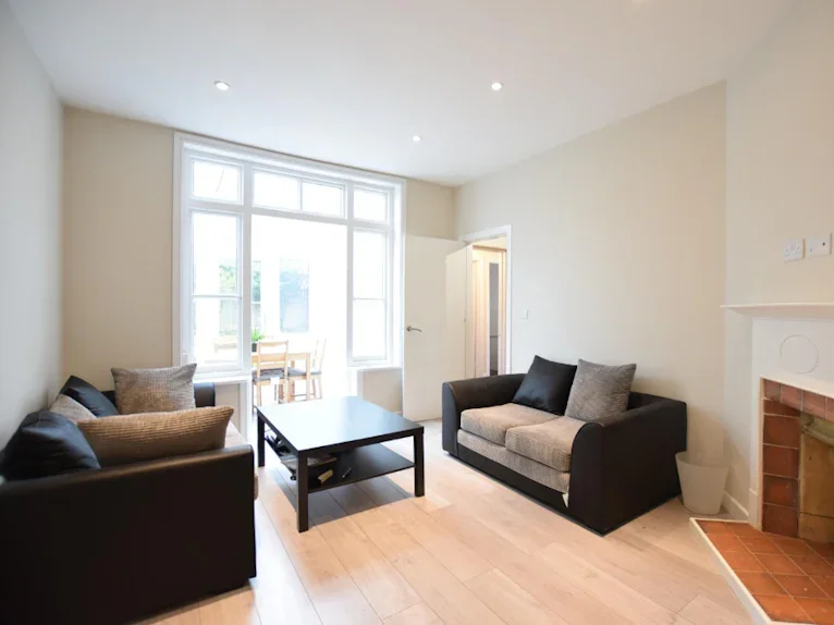 Room Melrose Avenue in Reading