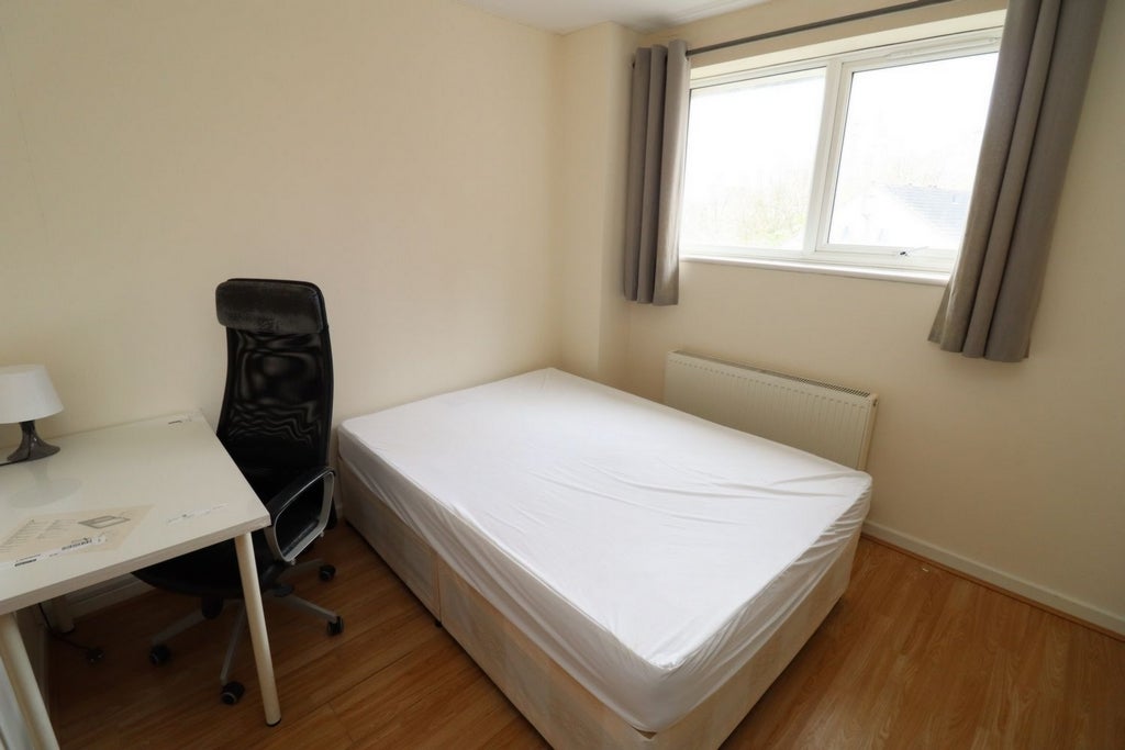 Room Globe Road in Greater London