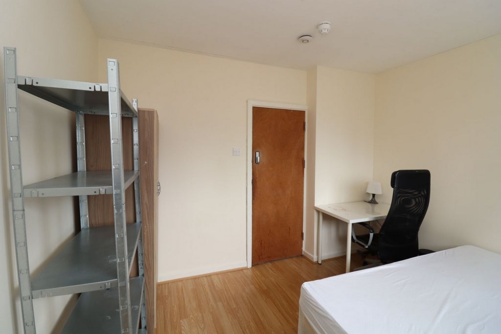 Room Globe Road in Greater London