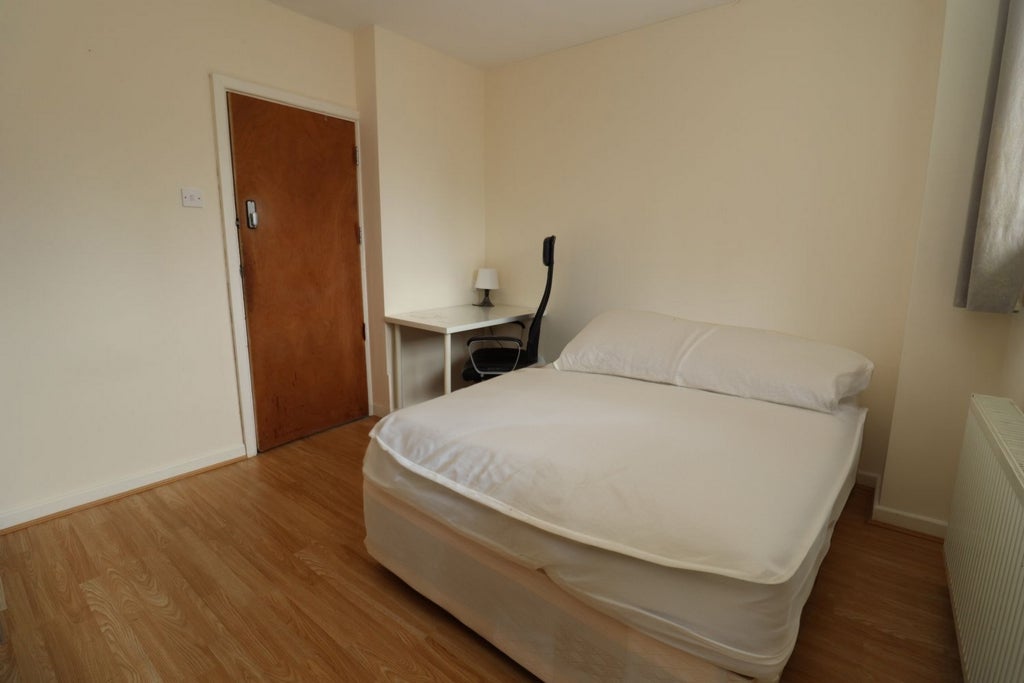 Room Globe Road in Greater London