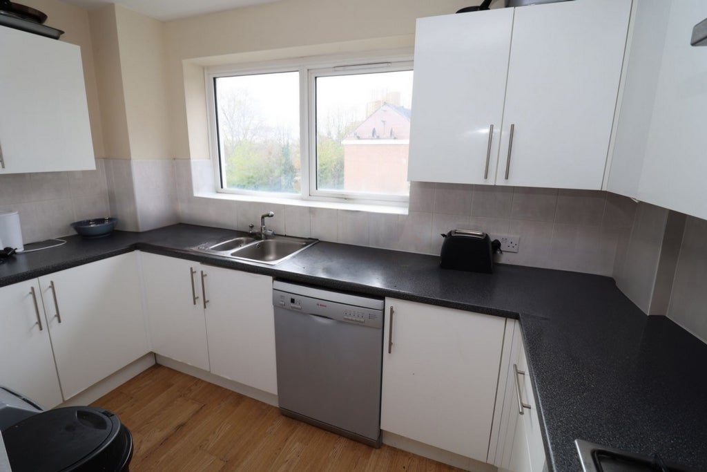 Room Globe Road in Greater London