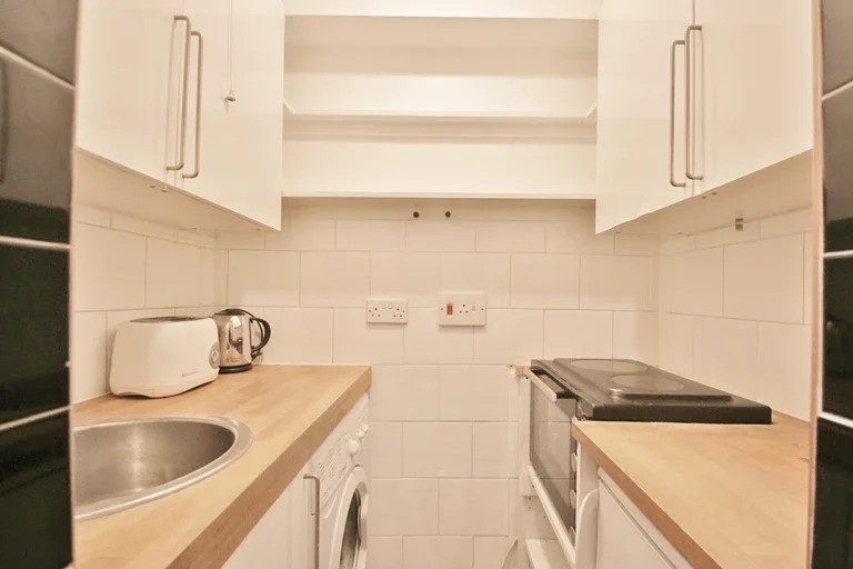 Flat Hammersmith Road in Greater London