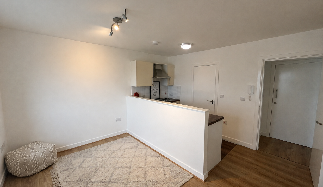 Flat Sandhurst Road in Leicester