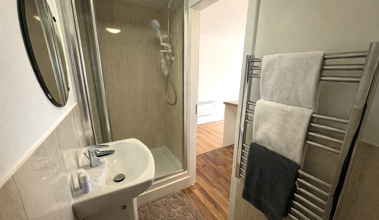 Flat Sandhurst Road in Leicester