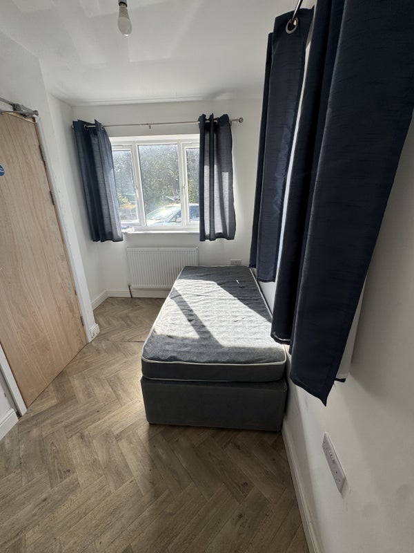 Room Passage Road in Bristol