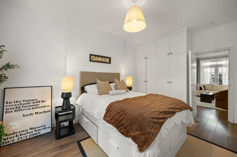 Flat Eardley Crescent in Greater London