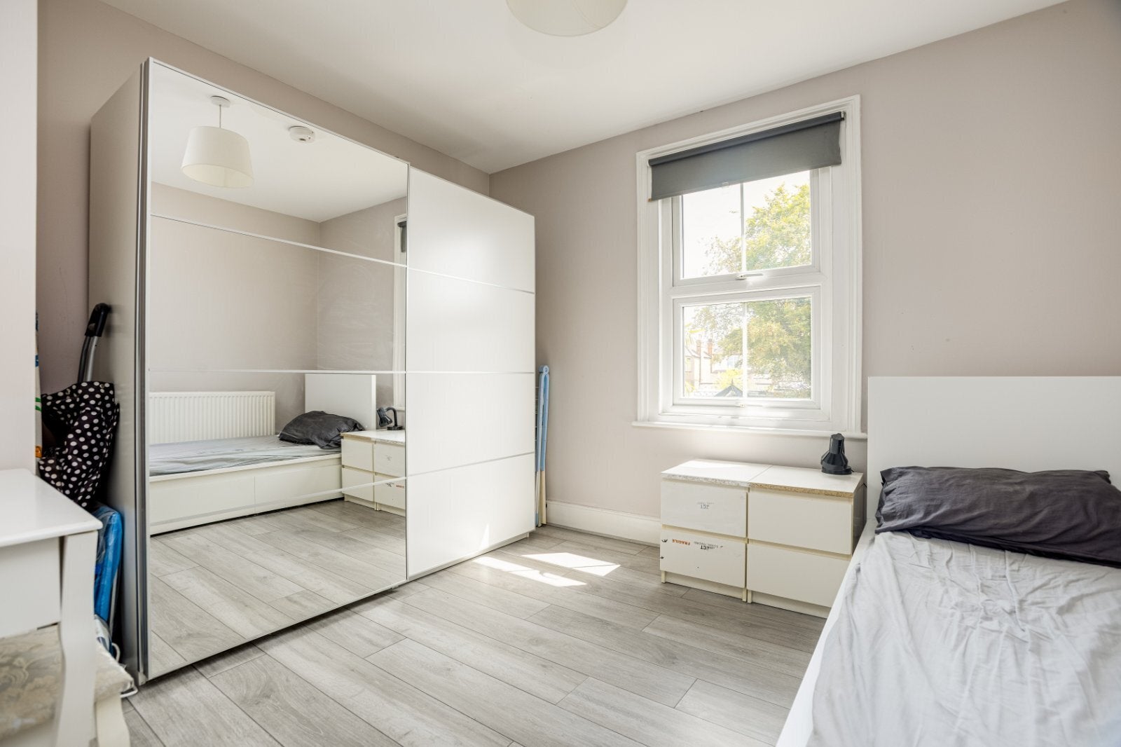 Flat Ellerton Road in Greater London