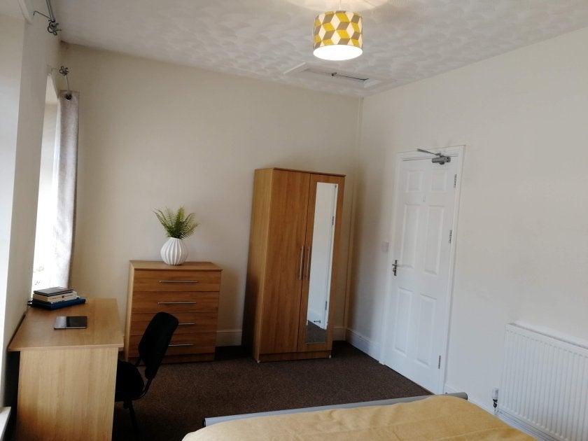 Flat Dan Y Graig Road in Swansea