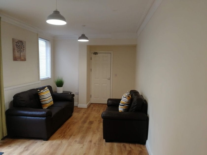 Flat Dan Y Graig Road in Swansea