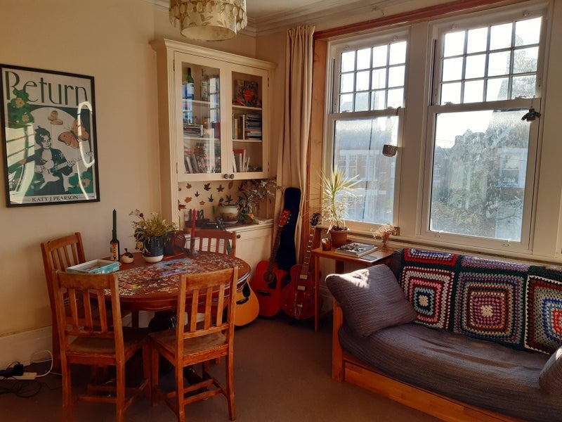 Room Gleneldon Road in Greater London