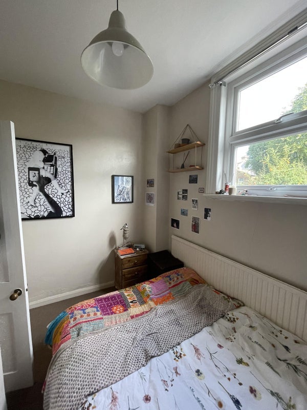 Room Gleneldon Road in Greater London