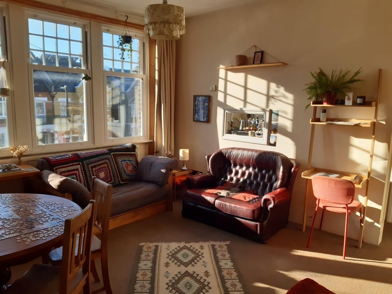 Room Gleneldon Road in Greater London