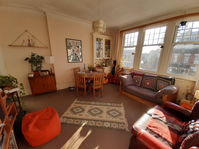 Room Gleneldon Road in Greater London