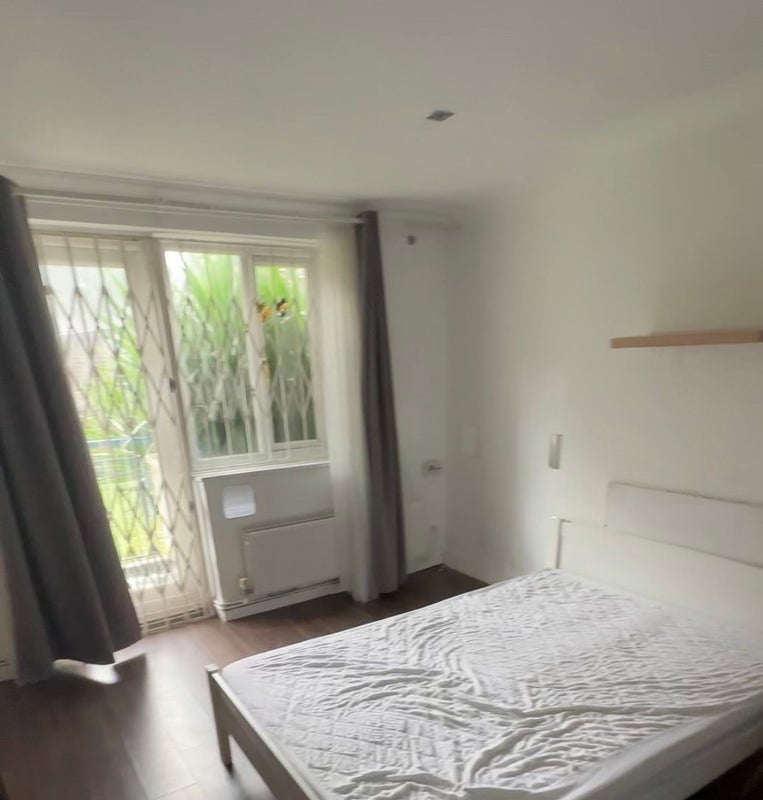 Room Cavendish Street in Greater London