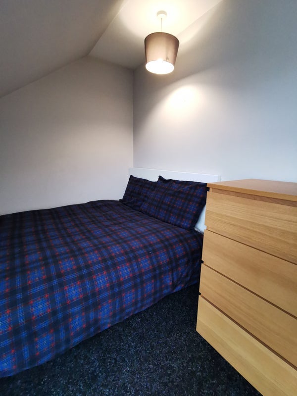Room Carrick Knowe Road in City of Edinburgh