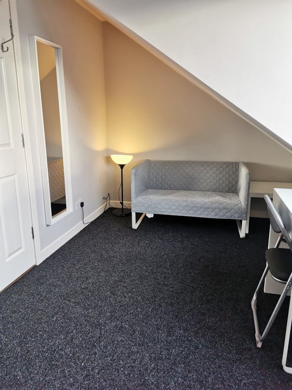 Room Carrick Knowe Road in City of Edinburgh