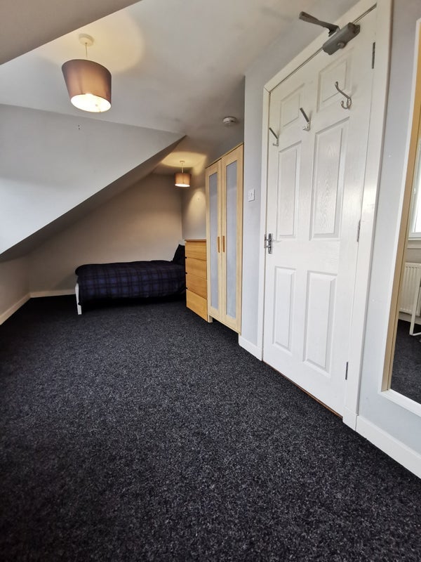 Room Carrick Knowe Road in City of Edinburgh