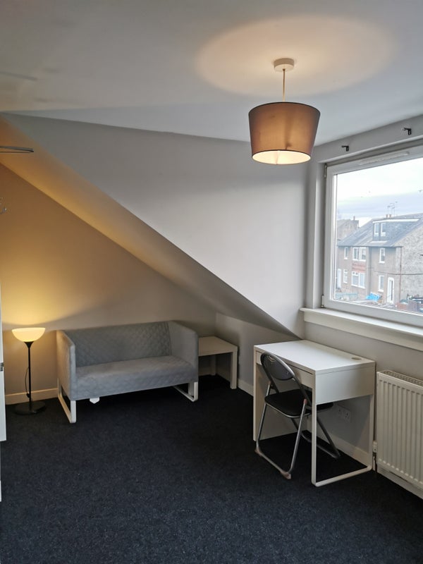 Room Carrick Knowe Road in City of Edinburgh
