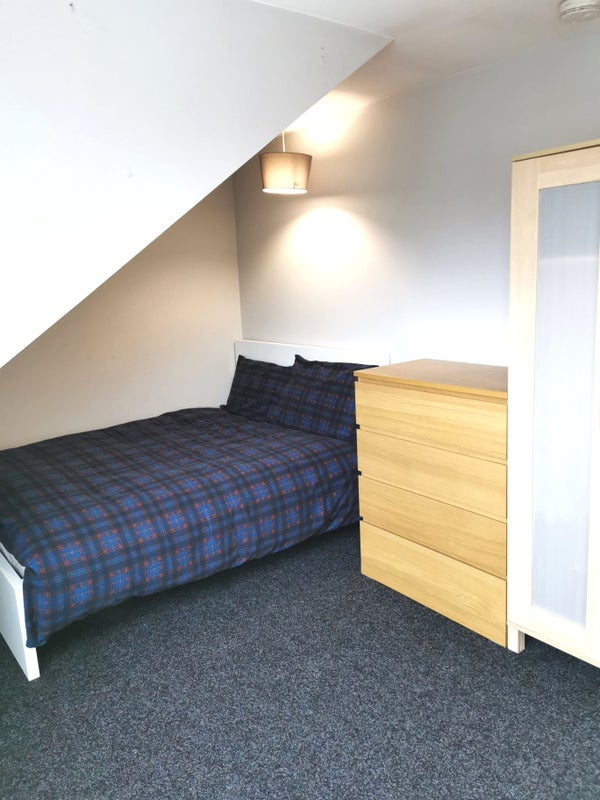 Room Carrick Knowe Road in City of Edinburgh